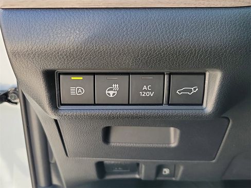 Used 2025 Toyota Grand Highlander AWD Hybrid image 33