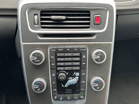 Used 2015 Volvo V60 T5 Premier image 15