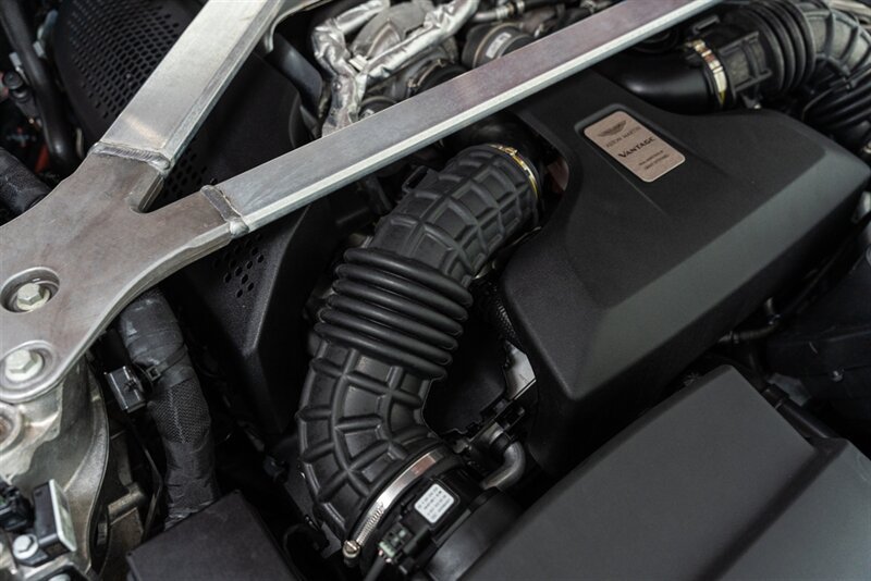 Used 2020 Aston Martin V8 Vantage Coupe RWD image 71