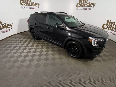 Used 2024 GMC Terrain SLE w/ Driver Convenience Package FWD image 2