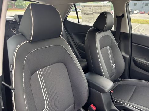 Certified 2025 Hyundai Venue Limited image 29