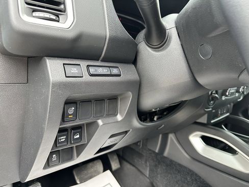 Used 2024 Nissan Frontier SV w/ Technology Package image 24