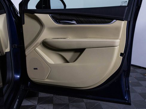 Used 2017 Cadillac XT5 FWD image 40