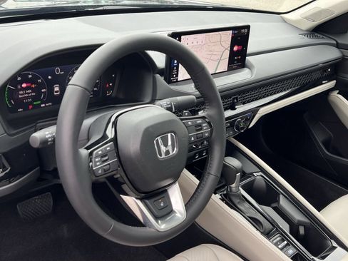 Used 2025 Honda Accord Touring image 17