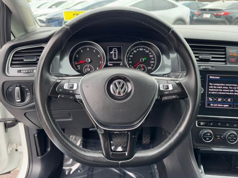 Used 2019 Volkswagen Golf S image 20