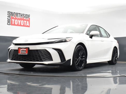 Used 2025 Toyota Camry SE w/ Convenience Package image 32