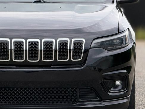 Used 2019 Jeep Cherokee Latitude w/ Popular Appearance Group FWD image 12