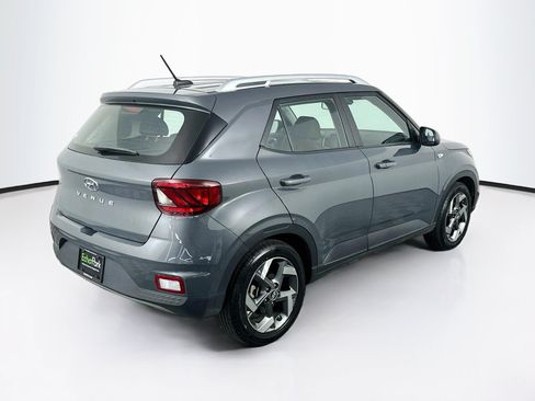 Used 2025 Hyundai Venue SEL FWD image 9