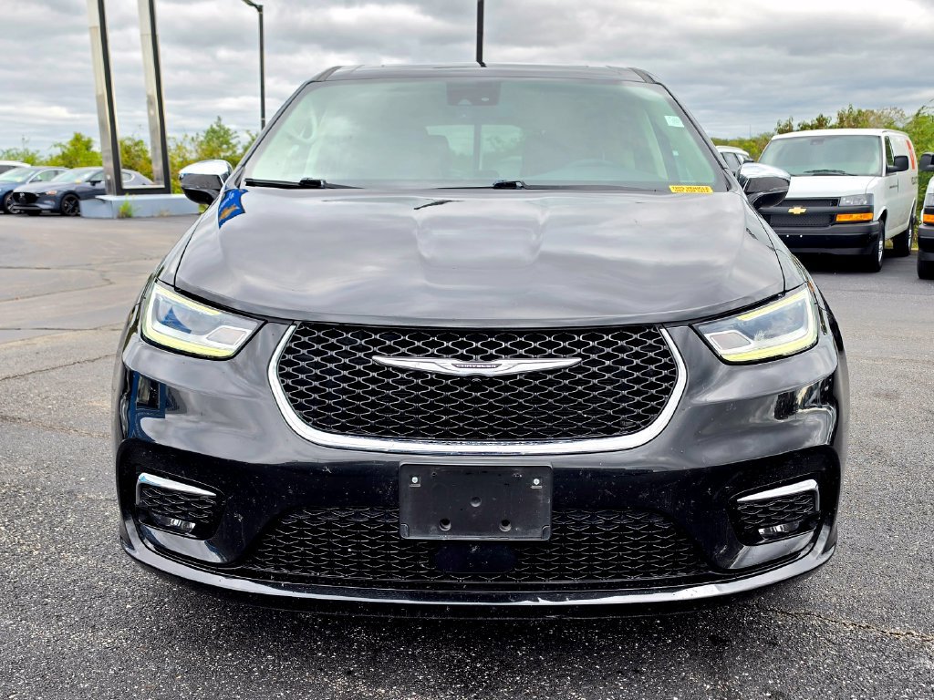 Used 2023 Chrysler Pacifica Limited FWD image 15