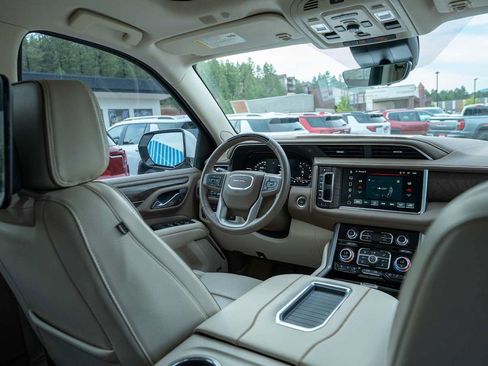Used 2024 GMC Yukon XL Denali w/ Denali Reserve Package AWD/4WD image 14