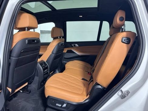 Used 2024 BMW X7 xDrive40i w/ M Sport Package AWD/4WD image 19