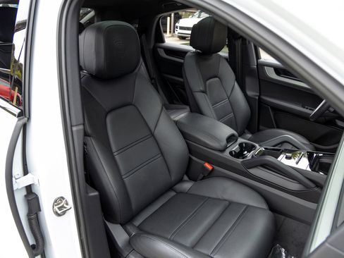 Certified 2026 Porsche Cayenne Coupe AWD/4WD image 59