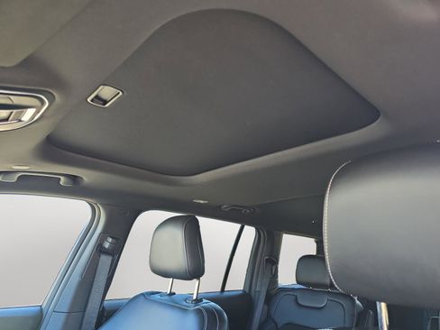 Used 2023 Jeep Grand Cherokee L Laredo image 14