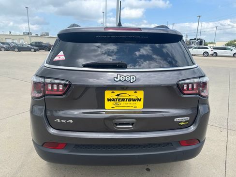Used 2021 Jeep Compass Latitude w/ Convenience Group AWD/4WD image 6