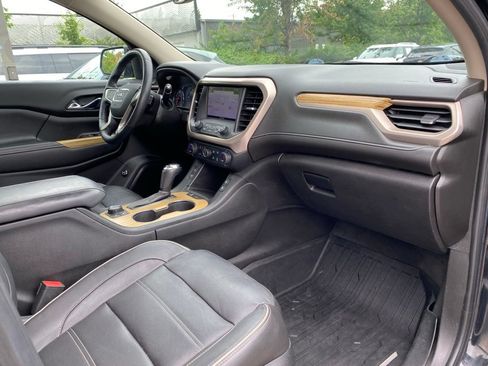 Used 2017 GMC Acadia Denali w/ Technology Package FWD image 40