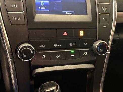 Used 2017 Toyota Camry LE FWD image 22
