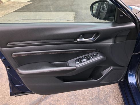 Used 2019 Nissan Altima 2.5 SR FWD image 9