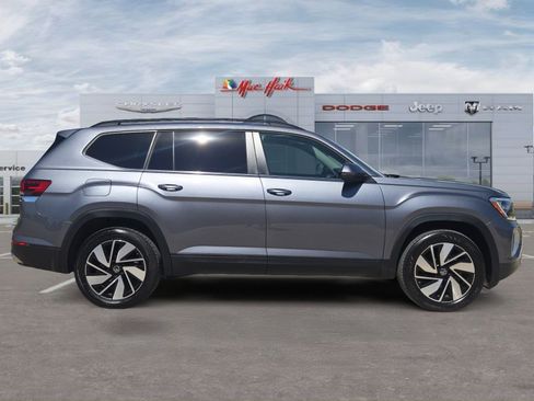 Used 2025 Volkswagen Atlas SE image 6