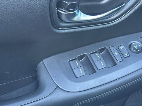 Certified 2025 Honda HR-V LX image 12