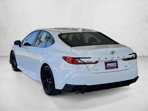 Used 2025 Toyota Camry SE image 3