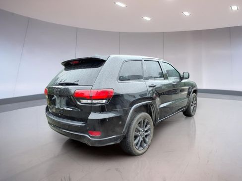 Used 2021 Jeep Grand Cherokee Laredo X AWD/4WD image 4