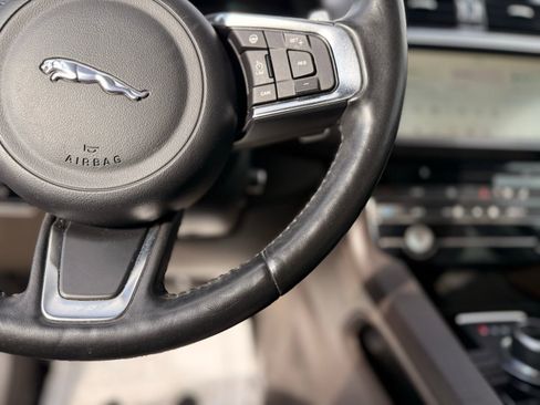 Used 2018 Jaguar F-PACE Prestige image 20