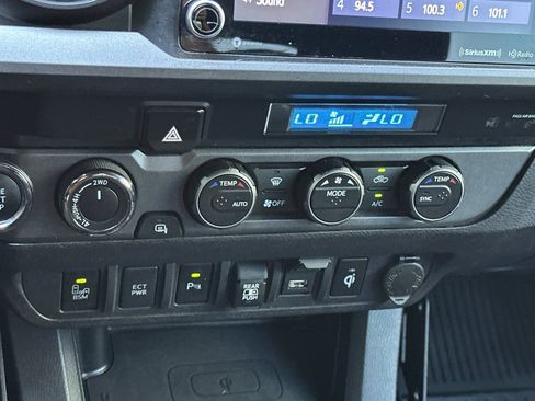 Used 2021 Toyota Tacoma TRD Off-Road w/ Technology Package AWD/4WD image 22