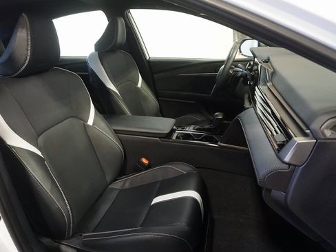 Used 2025 Toyota Camry SE w/ Convenience Package image 24