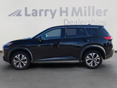Used 2021 Nissan Rogue SV image 3