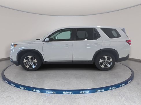 Used 2025 Honda Pilot EX-L image 9