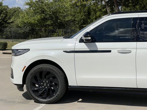 New 2025 Lincoln Navigator L Reserve w/ Jet Appearance Package image 5