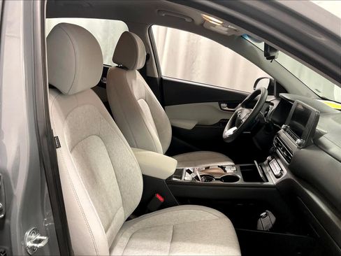 Used 2023 Hyundai Kona SE image 11