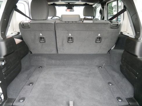 Used 2024 Jeep Wrangler Unlimited Sahara AWD/4WD image 11