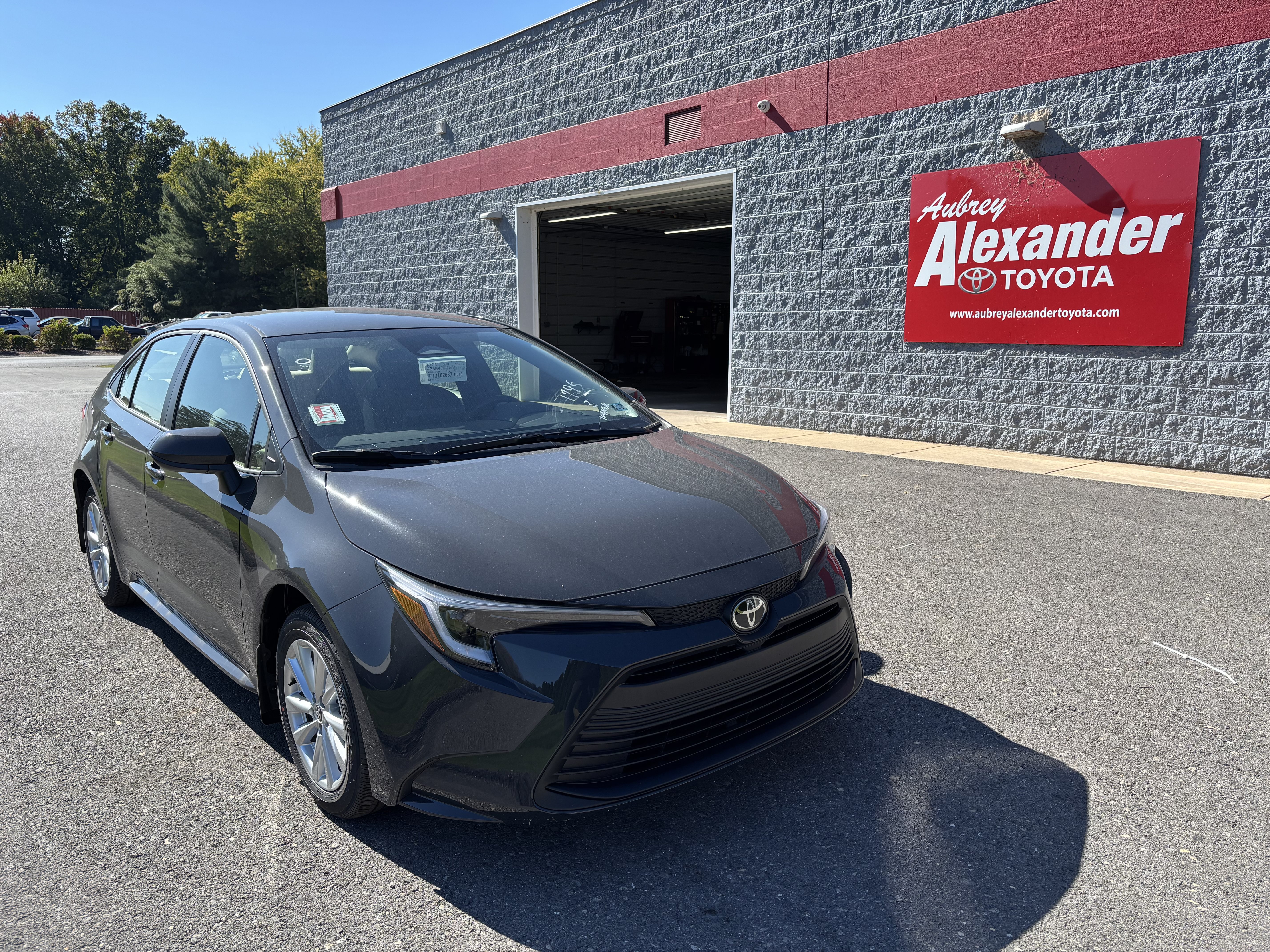 Used 2026 Toyota Corolla LE w/ LE Premium Package FWD image 1