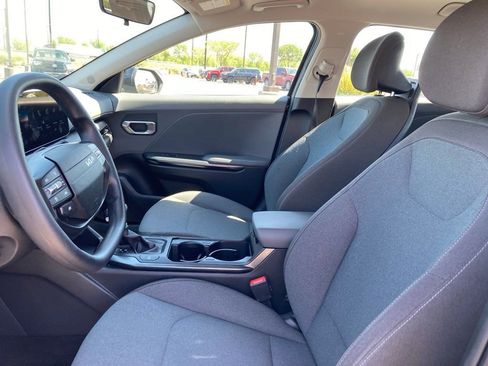Used 2025 Kia K4 LXS image 10