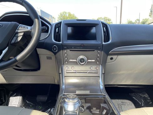 Used 2019 Ford Edge Titanium w/ Equipment Group 301A AWD/4WD image 30