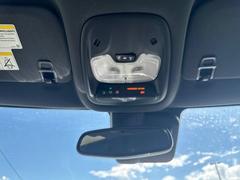 Used 2021 Chevrolet TrailBlazer RS w/ Technology Package FWD image 29