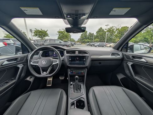 Used 2023 Volkswagen Tiguan SE R-Line FWD image 20