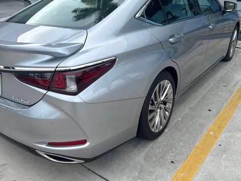 Used 2022 Lexus ES 350 Ultra Luxury w/ Accessory Package 2 FWD image 11