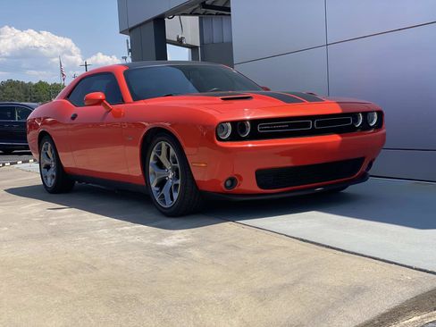Used 2017 Dodge Challenger R/T w/ Driver Convenience Group RWD image 1