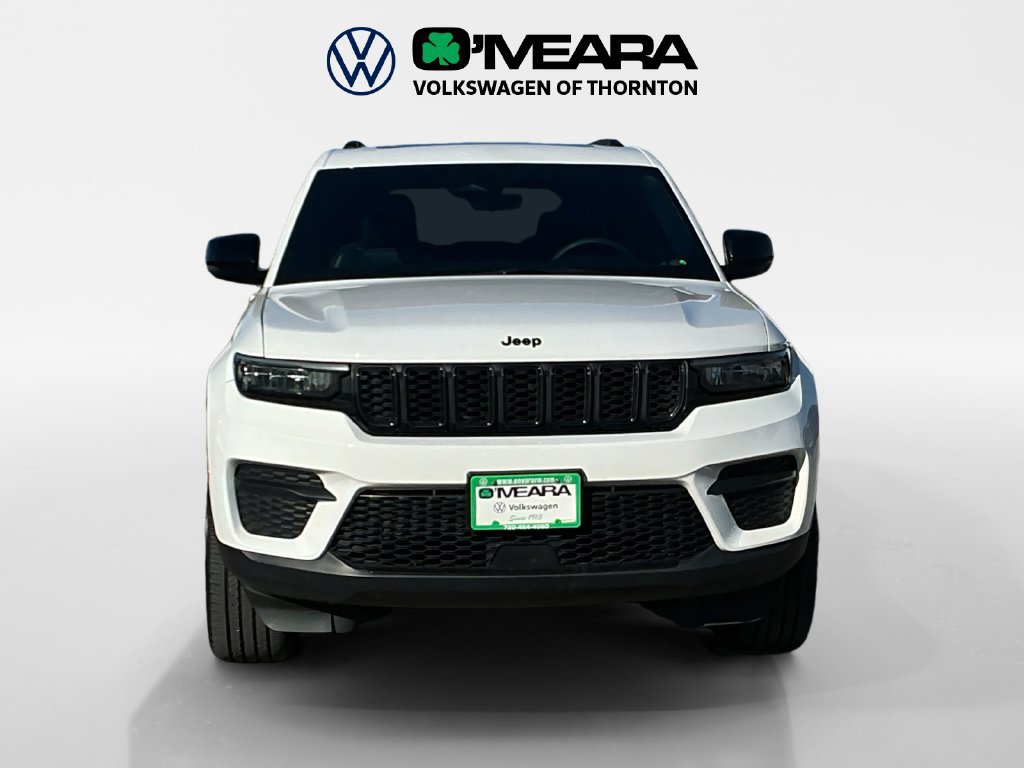 Used 2025 Jeep Grand Cherokee Altitude AWD/4WD image 8
