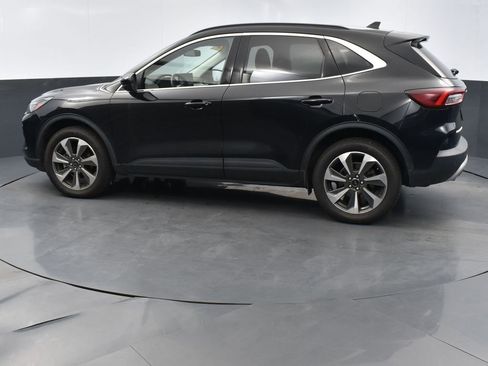 Used 2023 Ford Escape Platinum image 2