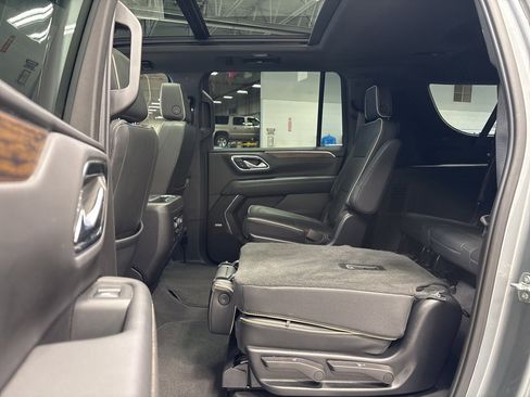 Used 2023 Chevrolet Suburban Premier w/ Premium Package image 37