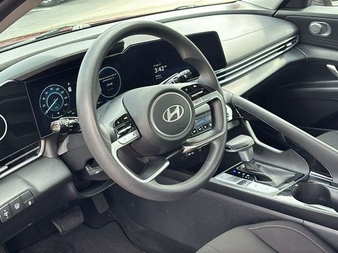 Used 2024 Hyundai Elantra Blue image 26