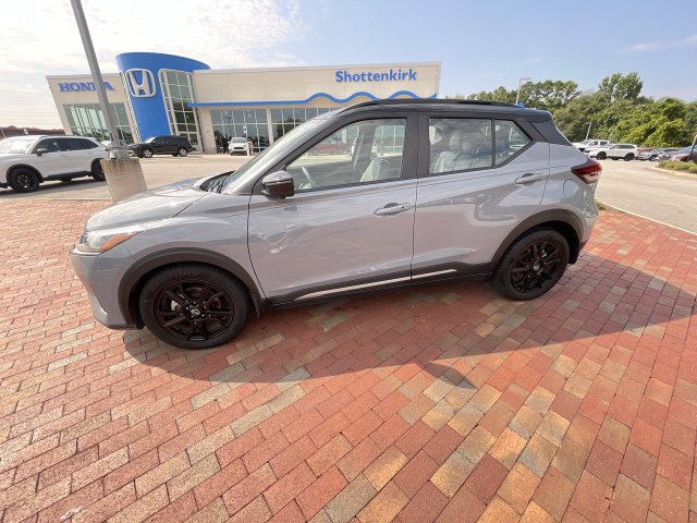 Used 2023 Nissan Kicks SR w/ SR Premium Package FWD image 28