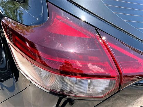 Certified 2024 Nissan Kicks SR w/ SR Premium Package FWD image 28