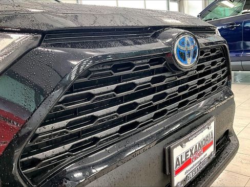 Used 2024 Toyota RAV4 LE AWD/4WD image 28