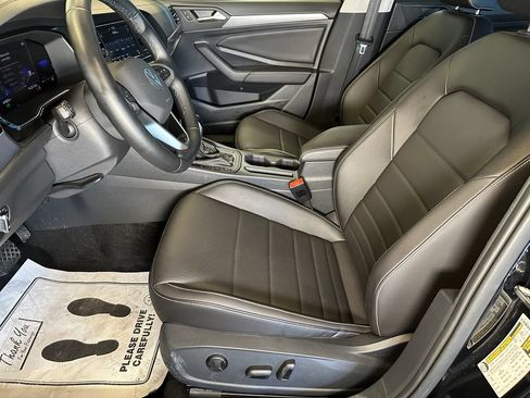 Used 2023 Volkswagen Jetta SE FWD image 20