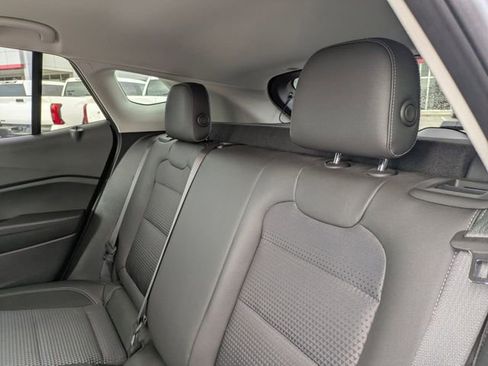 Used 2025 Chevrolet Trax LT FWD image 28