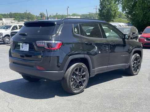 New 2026 Jeep Compass Latitude AWD/4WD image 8